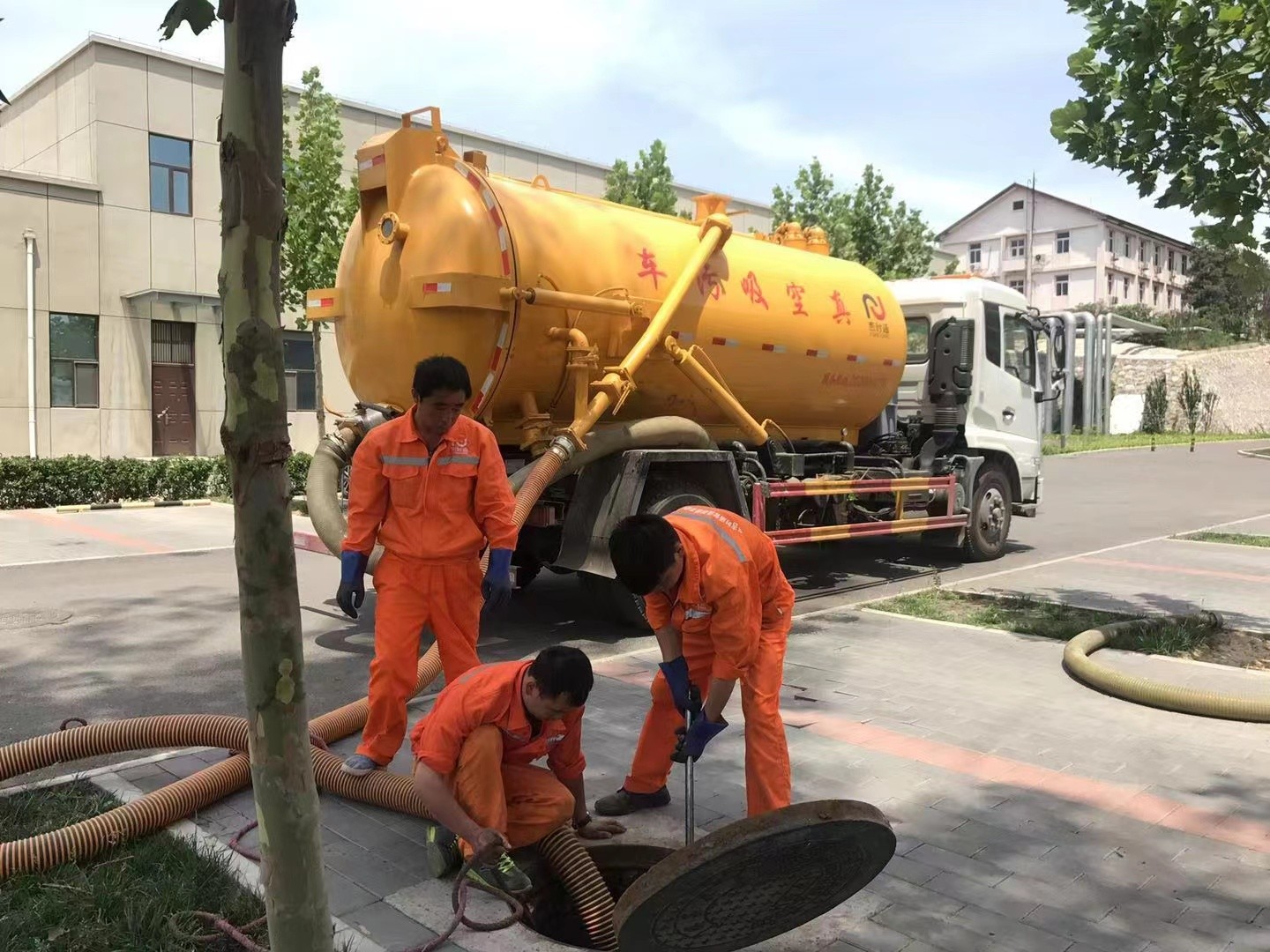 华亭化粪池清理与5-8吨吸粪车施工效率分析